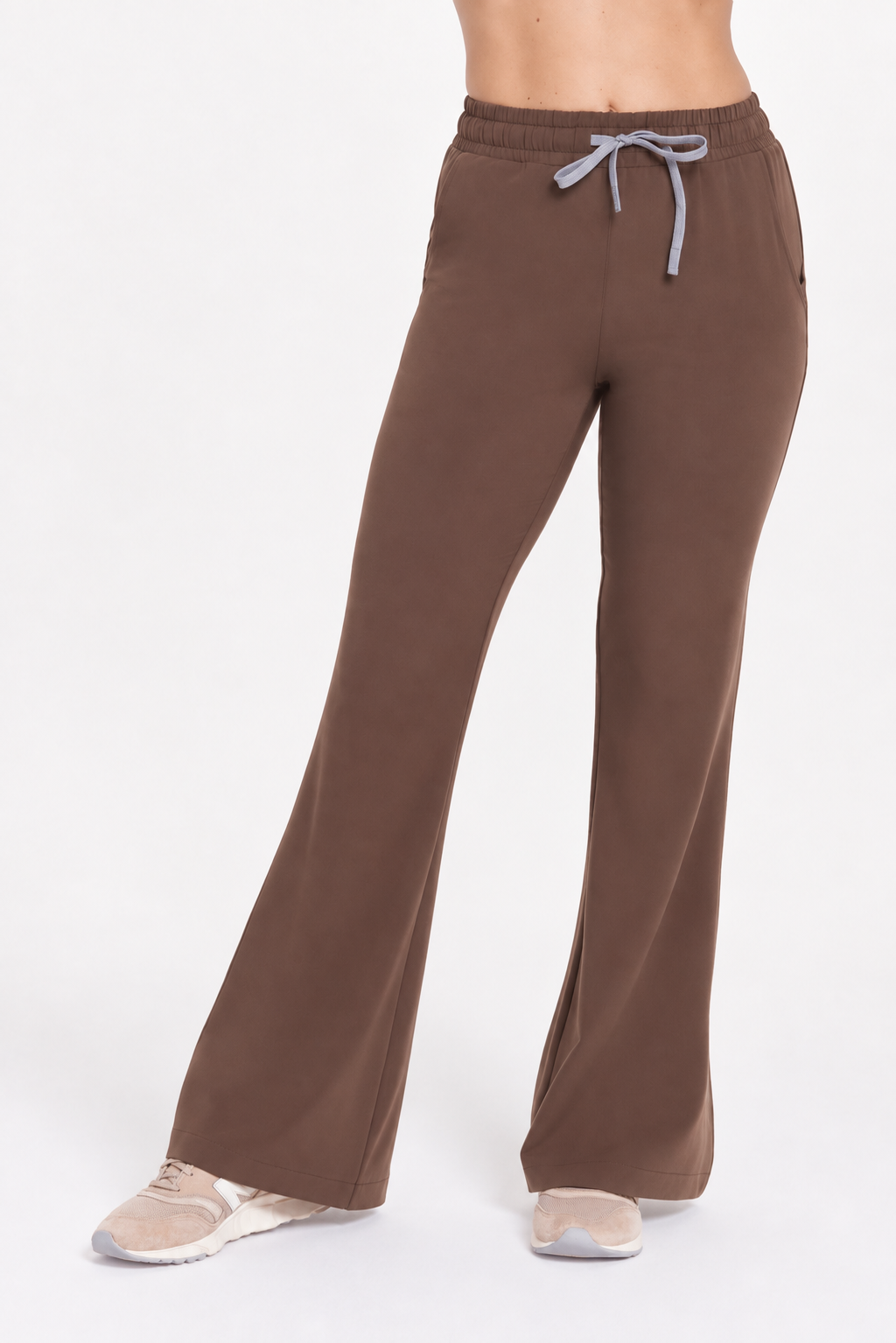 Dames medische broek flared Iris, kleur espresso, voorkant