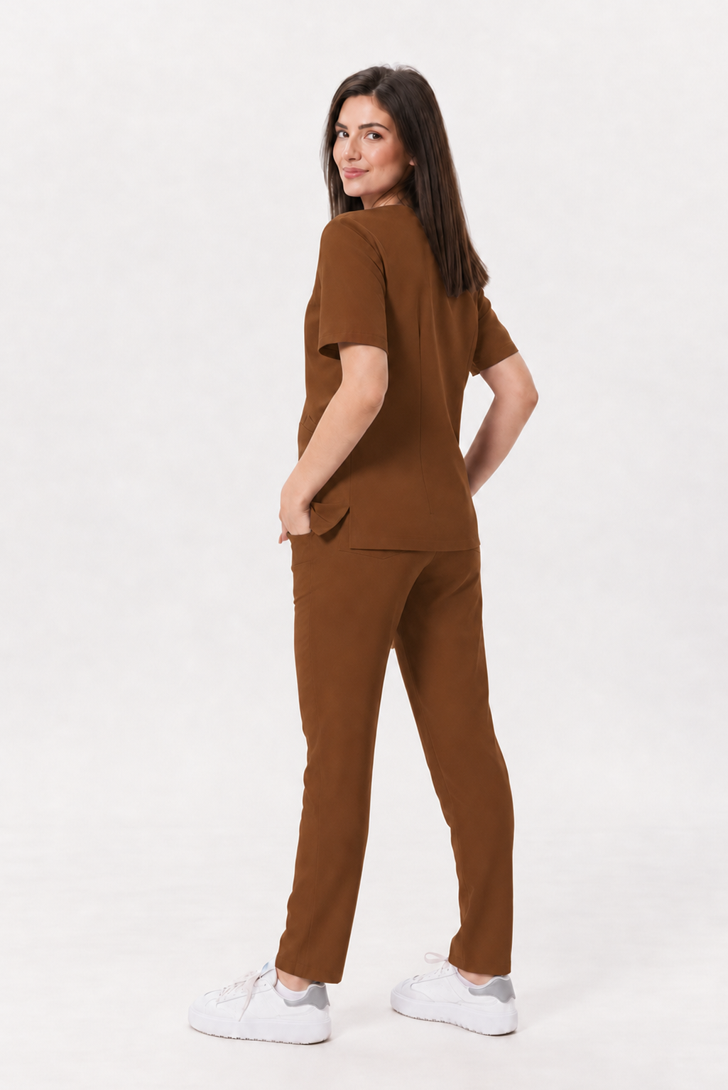 Dames medische broek recht Zara, kleur chocolade, achterkant