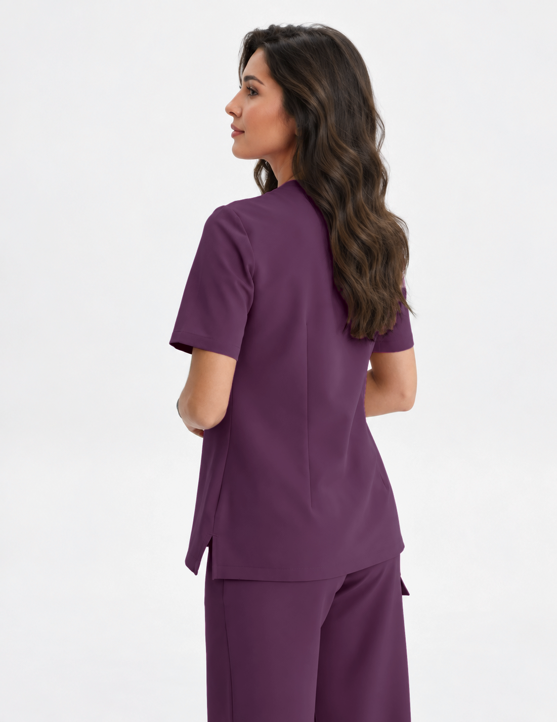 Dames scrubtop V-hals Aura, kleur aubergine, achterkant