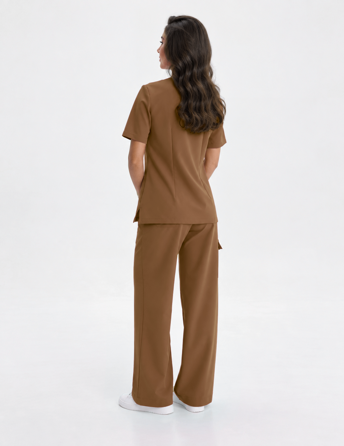 Dames scrubtop V-hals Aura, kleur chocolade, achterkant