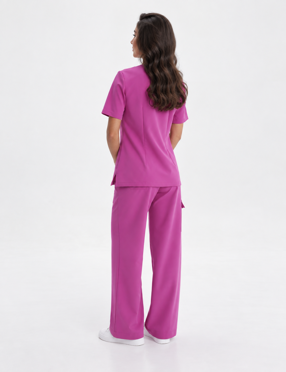 Dames scrubtop V-hals Aura, kleur amarant, achterkant