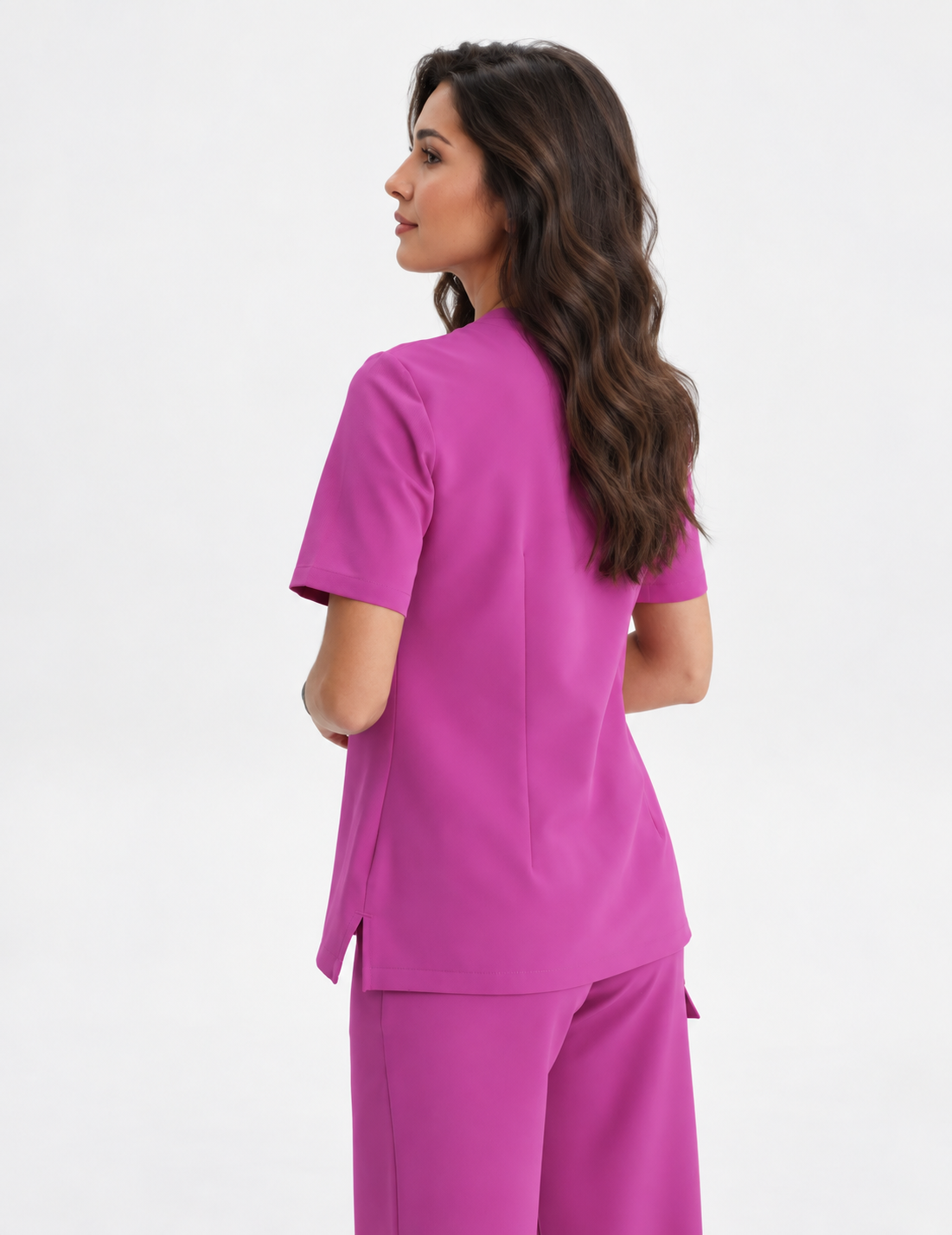 Dames scrubtop V-hals Aura, kleur amarant, achterkant