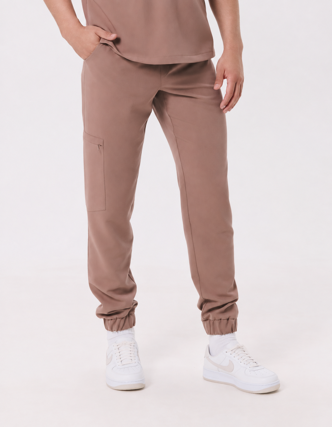 Heren medische jogger Leo, kleur amandel, voorkant