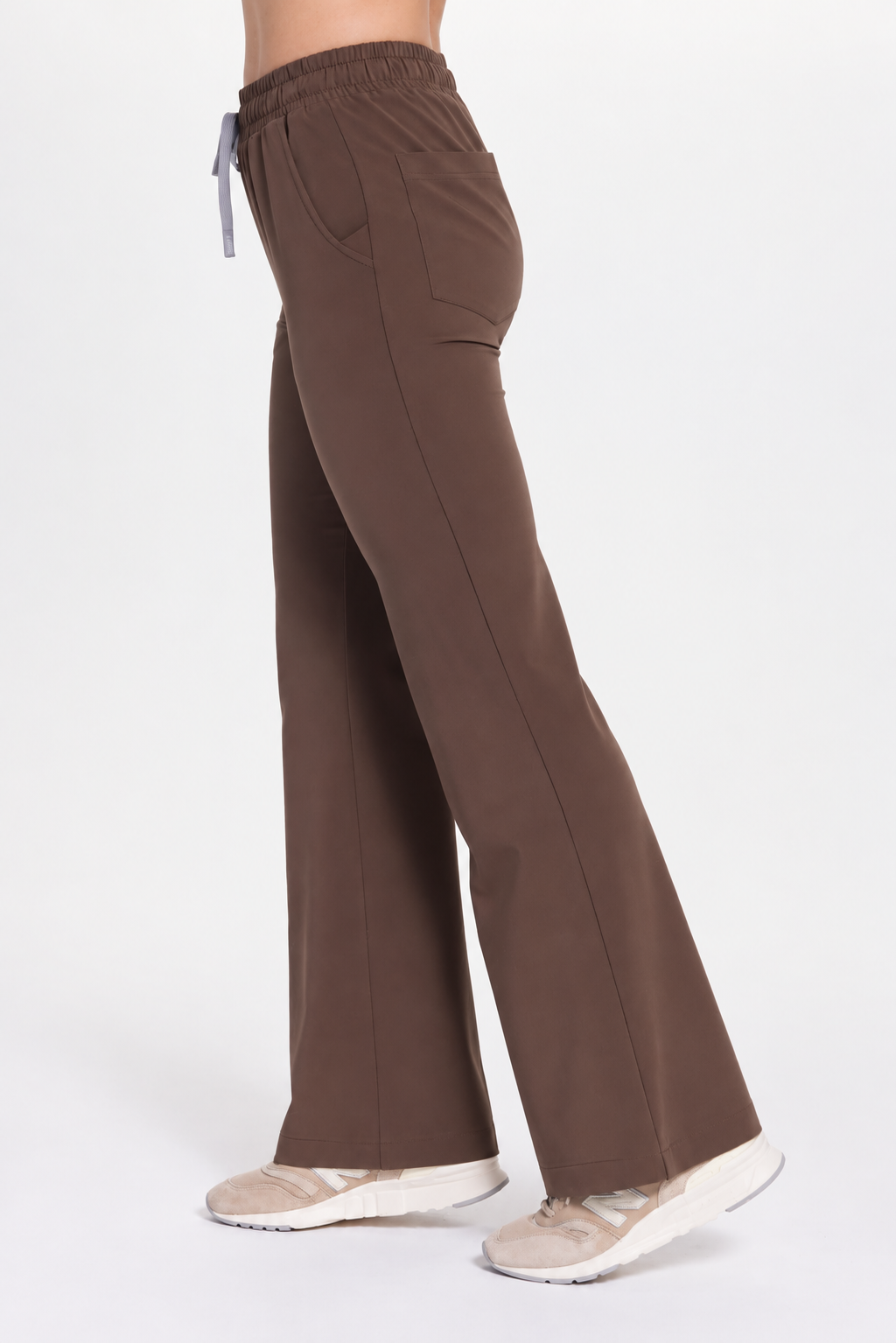 Dames medische broek flared Iris, kleur espresso, zijkant