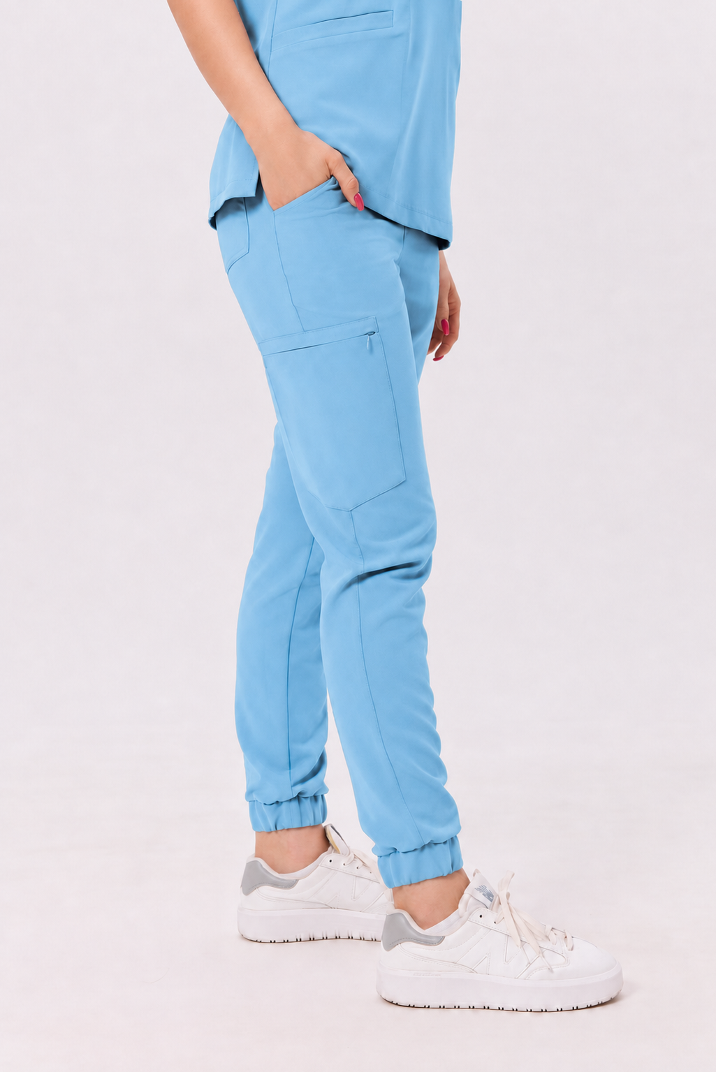 Dames medische jogger Luna, kleur hemelsblauw, zijkant