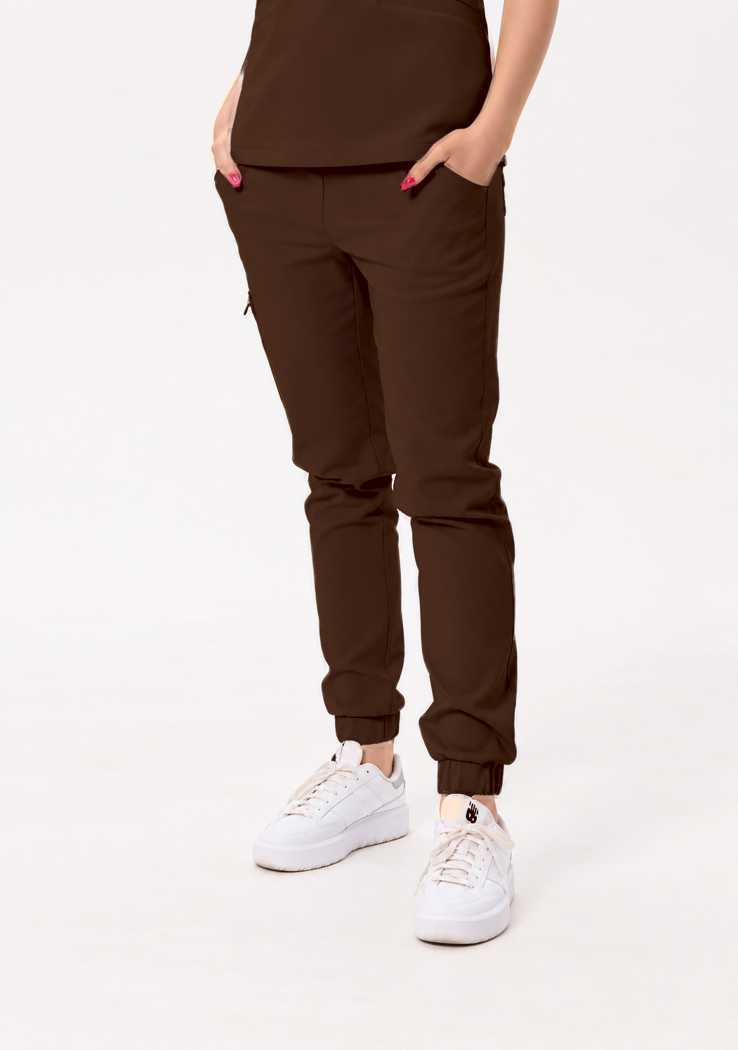 Dames medische jogger Sara, kleur pure chocolade, voorkant