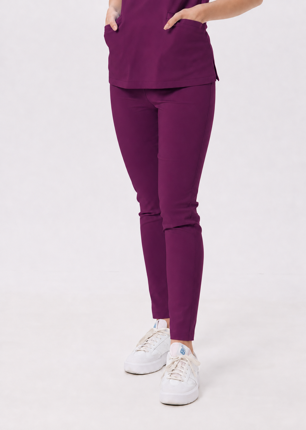 Dames medische broek skinny Ella, kleur pruim, voorkant