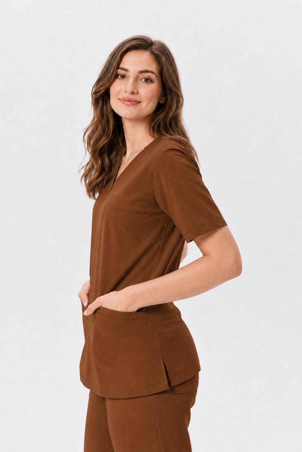 Dames scrubtop V-hals Livia, kleur chocolade, driekwart